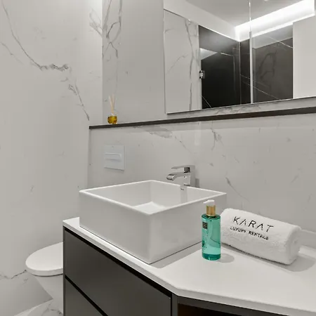 7 Luxury By Karat Apartment